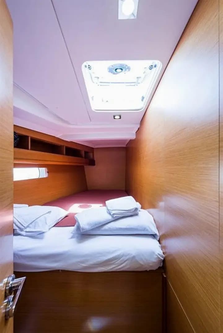 Sun Odyssey 469 in Athens / Alimos Marina - Photo 4