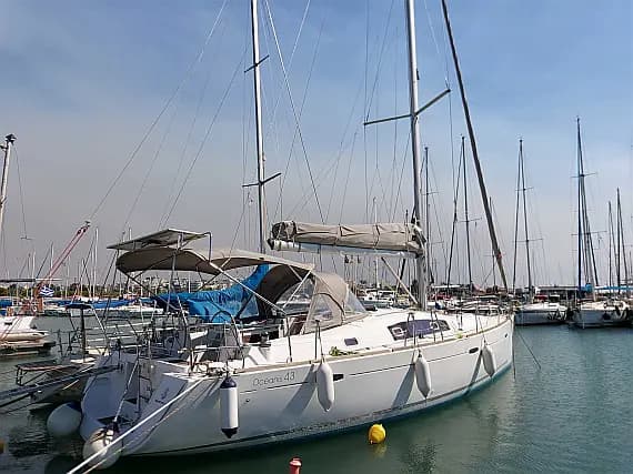 Oceanis 43 in Athens / Marina Delta Kallithea - Photo 1