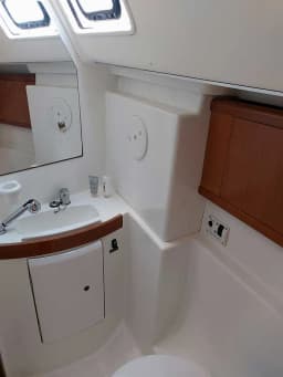 Oceanis 43 in Athens / Marina Delta Kallithea thumbnail 8