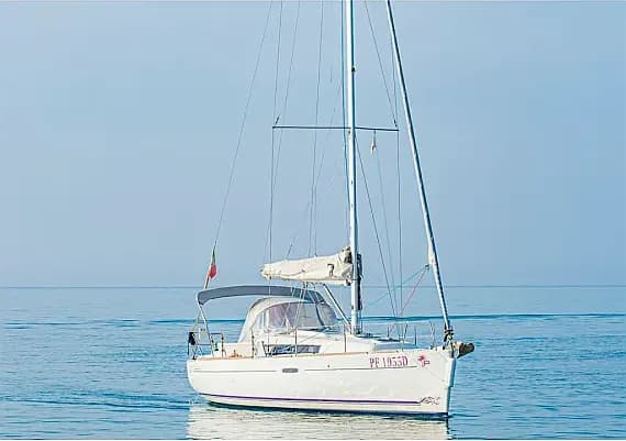 Oceanis 34 in San Vincenzo / Marina di San Vincenzo - Photo 1