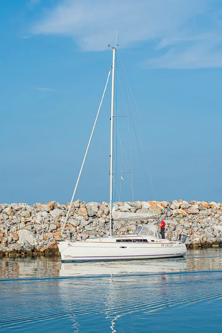 Oceanis 34 in San Vincenzo / Marina di San Vincenzo - Photo 4