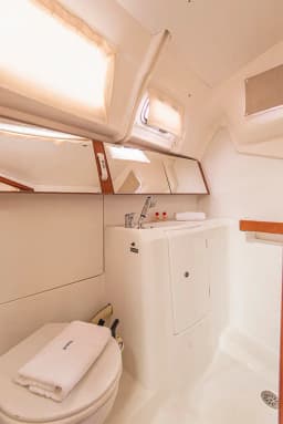 Oceanis 34 in San Vincenzo / Marina di San Vincenzo thumbnail 5