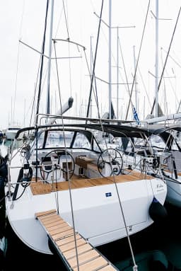 Bavaria C45 in Mykonos / Tourlos Marina thumbnail 8