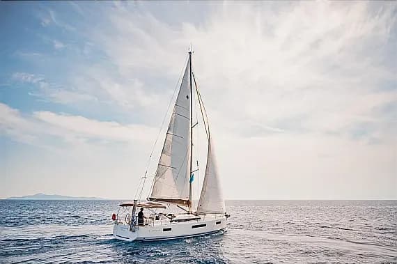 Sun Odyssey 440 in Lavrion Main Port - Photo 1