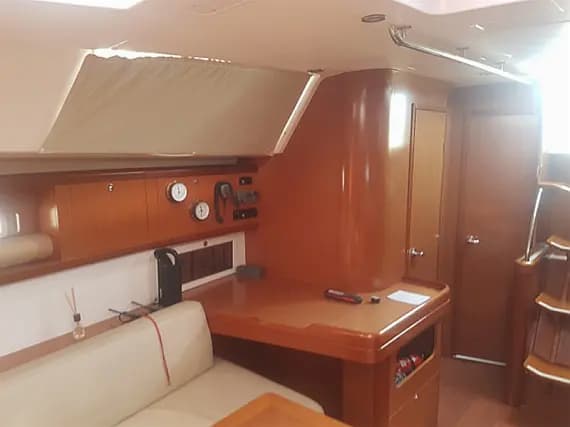 Oceanis 46 in Leuca / Santa Maria di Leuca - Photo 3