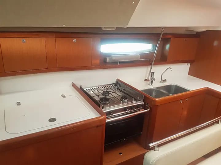 Oceanis 46 in Leuca / Santa Maria di Leuca - Photo 4