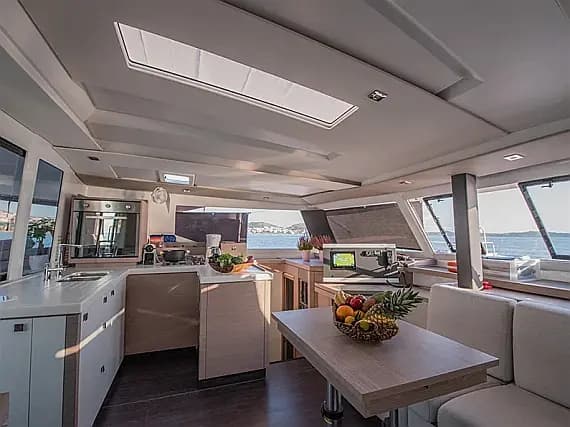 Astréa 42 in Lavrion / Olympic Marina - Photo 3