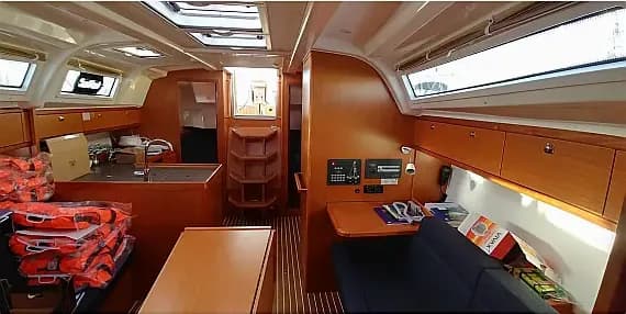 Bavaria Cruiser 37 in Sukošan / D-Marin Dalmacija Marina - Photo 3