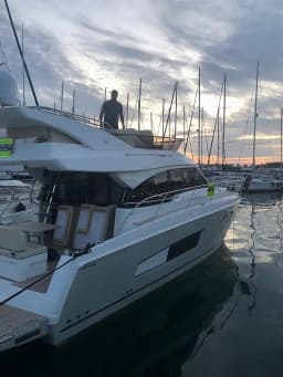 Bavaria Virtess 420 Fly in Šibenik / D-Marin Marina Mandalina thumbnail 16