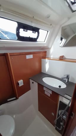 Bavaria 37 Cruiser in Rhodes / Mandraki Port thumbnail 13