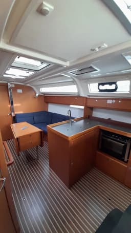 Bavaria 37 Cruiser in Rhodes / Mandraki Port thumbnail 14