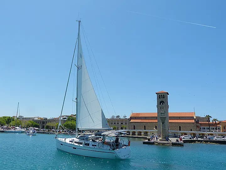 Bavaria 37 Cruiser in Rhodes / Mandraki Port - Photo 4