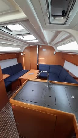 Bavaria 37 Cruiser in Rhodes / Mandraki Port thumbnail 9