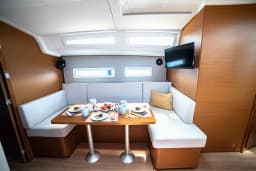 Sun Odyssey 410 in Corfu / Gouvia / D-Marin Marina Gouvia thumbnail 22
