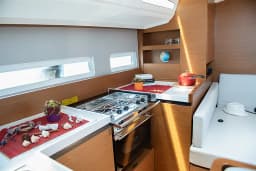 Sun Odyssey 410 in Corfu / Gouvia / D-Marin Marina Gouvia thumbnail 27