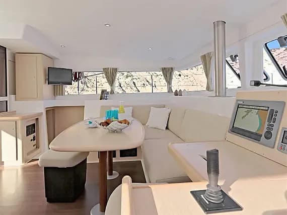 Lagoon 400 in Athens / Alimos Marina - Photo 3