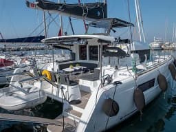 Lagoon 40 in Lefkada / D-Marin Marina Lefkas thumbnail 1