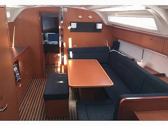 Deck plan of Bavaria Cruiser 41 in Athens / Alimos Marina