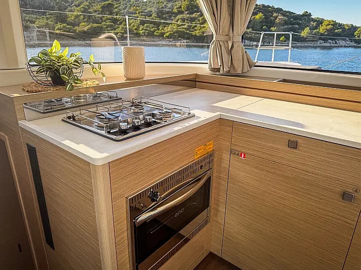 Lagoon 43 in Seget Donji / Marina Baotić - Photo 4