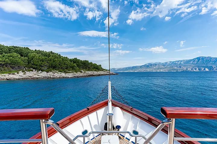 Motor sailer in Trogir City Port - Photo 5