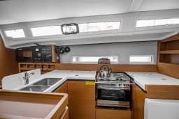 Sun Odyssey 410 in Lavrion Main Port thumbnail 5