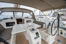 Sun Odyssey 410 in Lavrion Main Port thumbnail 6