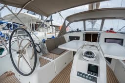 Sun Odyssey 410 in Lavrion Main Port thumbnail 7