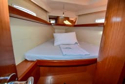 Oceanis 40 in Marmaris Yacht Marina thumbnail 15