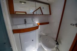 Oceanis 40 in Marmaris Yacht Marina thumbnail 19