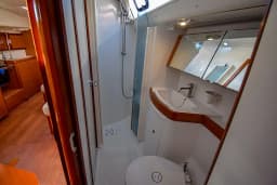 Oceanis 40 in Marmaris Yacht Marina thumbnail 20