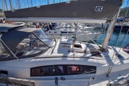 Oceanis 40 in Marmaris Yacht Marina thumbnail 8