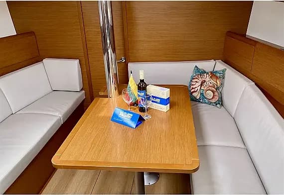 Sun Odyssey 389 in Šibenik / D-Marin Marina Mandalina - Photo 3