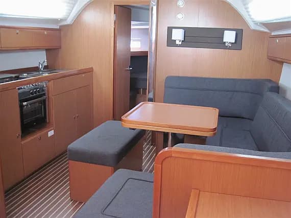 Bavaria Cruiser 41 in Sicily / Capo d'Orlando Marina - Photo 3