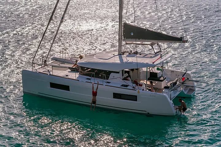 Lagoon 40 in Ibiza / Santa Eulària des Riu / Marina Santa Eulalia - Photo 4