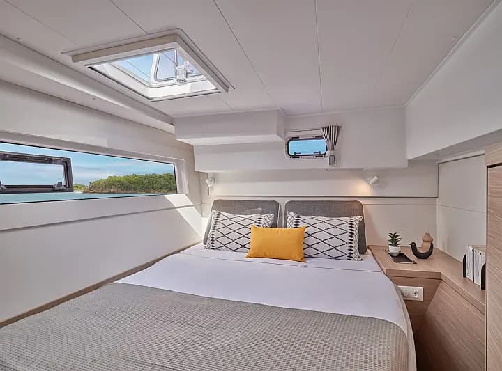 Lagoon 40 in Ibiza / Santa Eulària des Riu / Marina Santa Eulalia - Photo 5