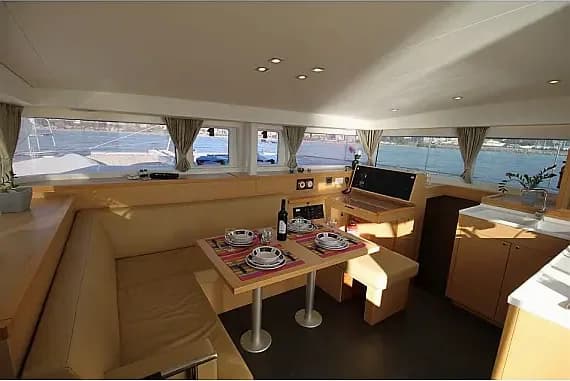 Lagoon 400 S2 in Athens / Alimos Marina - Photo 3