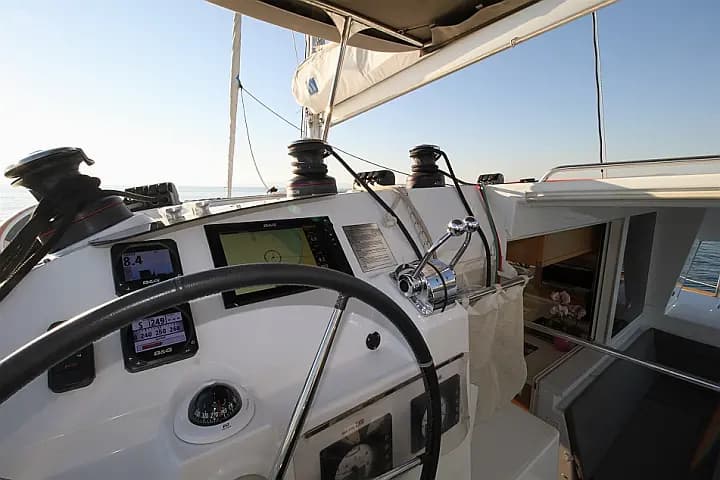 Lagoon 400 S2 in Athens / Alimos Marina - Photo 4