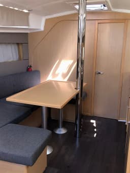Oceanis 38 in Salerno / Marina d'Arechi thumbnail 10