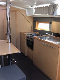 Oceanis 38 in Salerno / Marina d'Arechi thumbnail 11