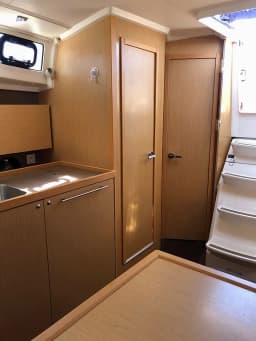 Oceanis 38 in Salerno / Marina d'Arechi thumbnail 12