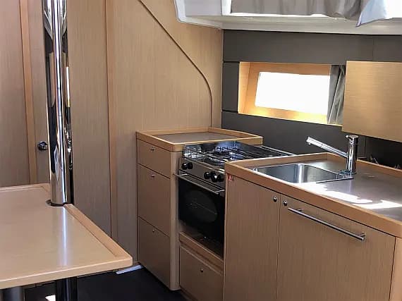 Oceanis 38 in Salerno / Marina d'Arechi - Photo 3