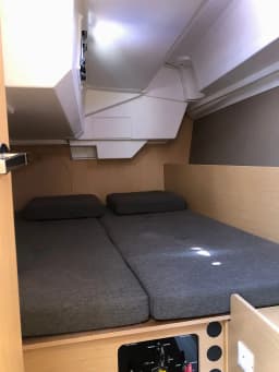 Oceanis 38 in Salerno / Marina d'Arechi thumbnail 6