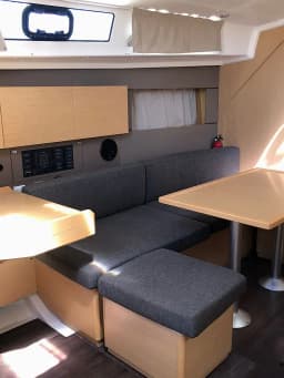 Oceanis 38 in Salerno / Marina d'Arechi thumbnail 9