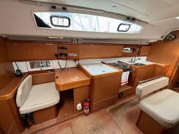 Oceanis 43 in Mallorca / Palma de Mallorca / La Lonja Marina Charter thumbnail 2