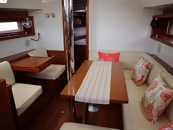 Oceanis 41 in Athens / Alimos Marina - Photo 3