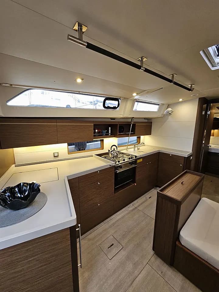 Oceanis 46.1 in Rhodes New Marina - Photo 5