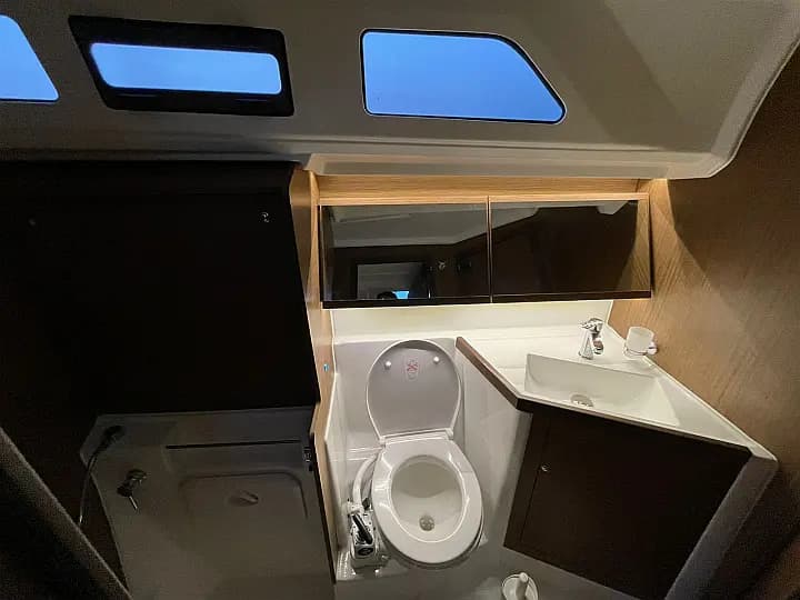 Oceanis 40.1 in Rhodes New Marina - Photo 5