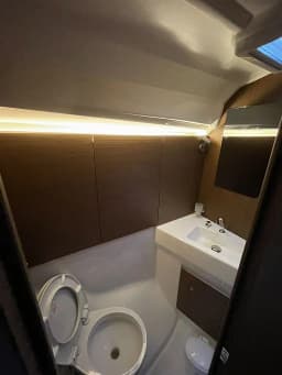 Oceanis 40.1 in Rhodes New Marina thumbnail 5