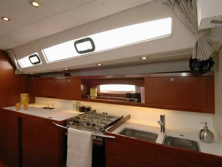 Oceanis 50 Family in Sukošan / D-Marin Dalmacija Marina - Photo 4