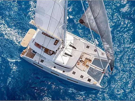 Lagoon 55 in Saint Martin / Marigot / Marina Fort Louis - image 1